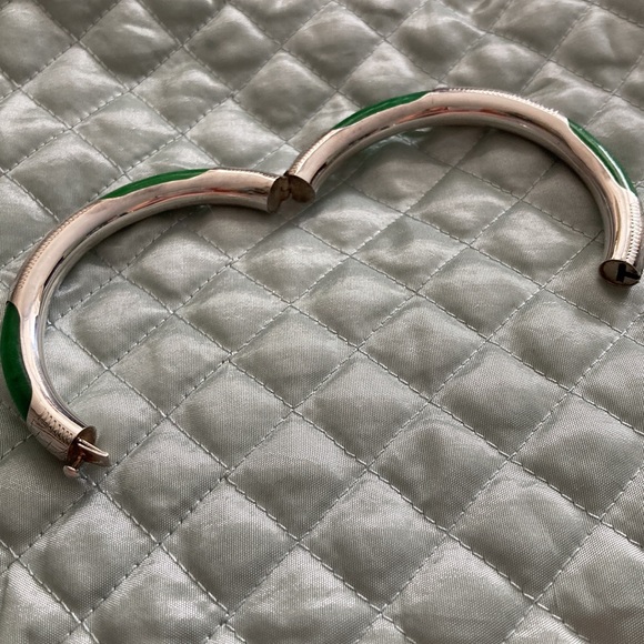 Green jade and sterling silver bangle bracelet - Picture 6 of 8